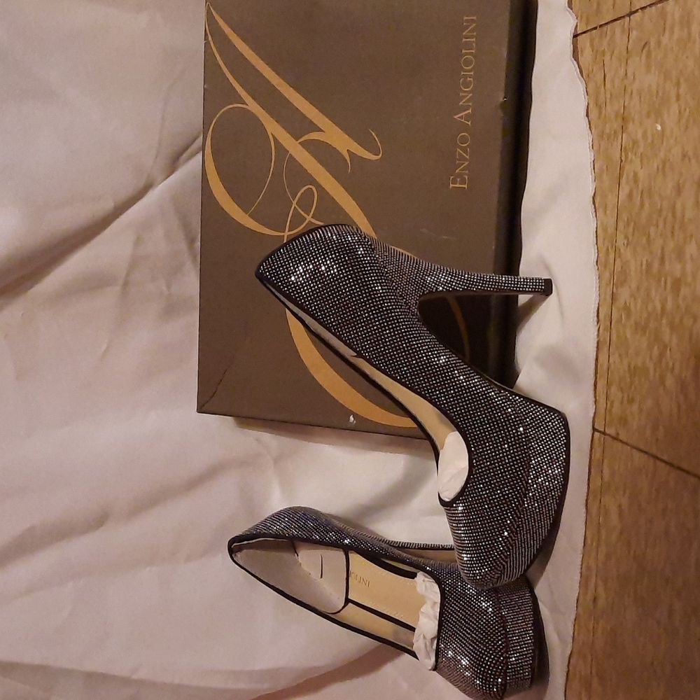 Enzo Angiolini silver sparkle pumps size 9